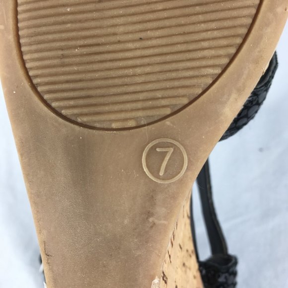 Kelly and Katie Wedge Sandal. Black Size 7 (0073) - Picture 7 of 8